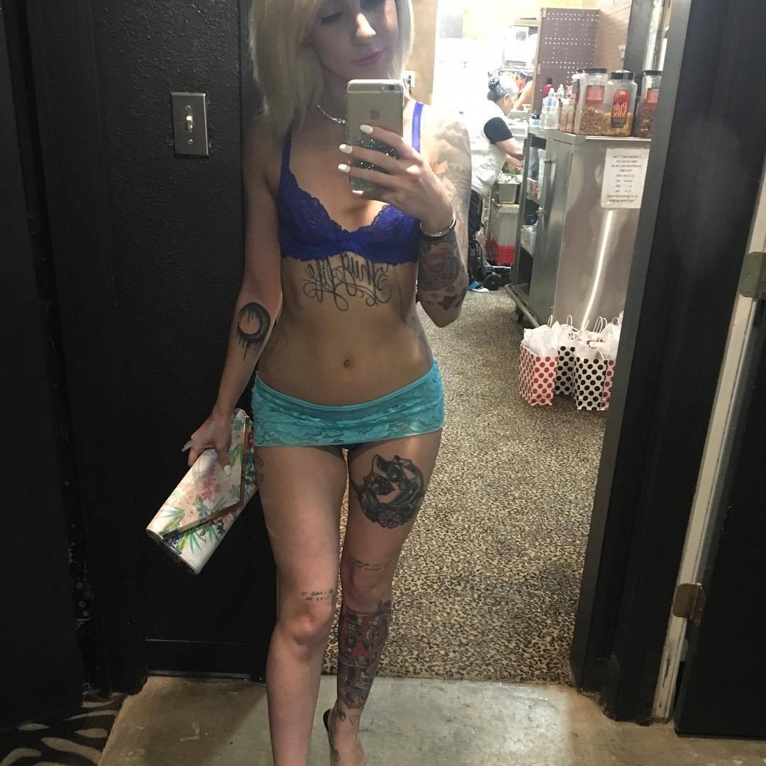 stripper-locker-room:  babydances