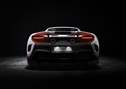 itcars:  First Shots of the McLAREN 675LT675LT re-establishes the McLaren ‘Longtail’ heritage, focusing on light weight, optimised aerodynamics, increased power, track-focused dynamics and driver engagement0-100 km/h in 2.9 seconds; 0-200 km/h