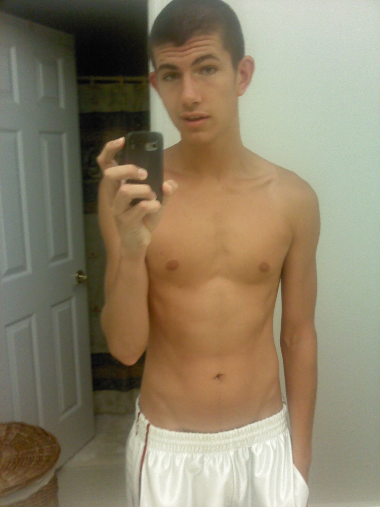 fullreshotties:  He used to post on here all the time :(