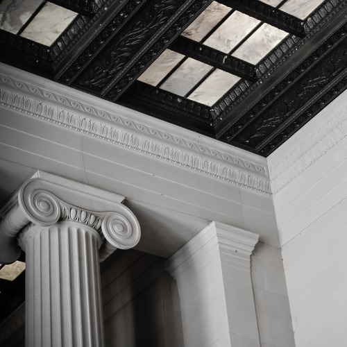 marenmisner: Looking up in Lincoln Memorial | D.C.