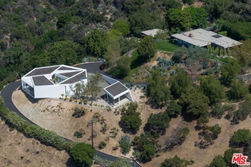 $4,500,000/3 brbuilt in 1954 La Crescenta, CA Dorothy Serulnic Residence