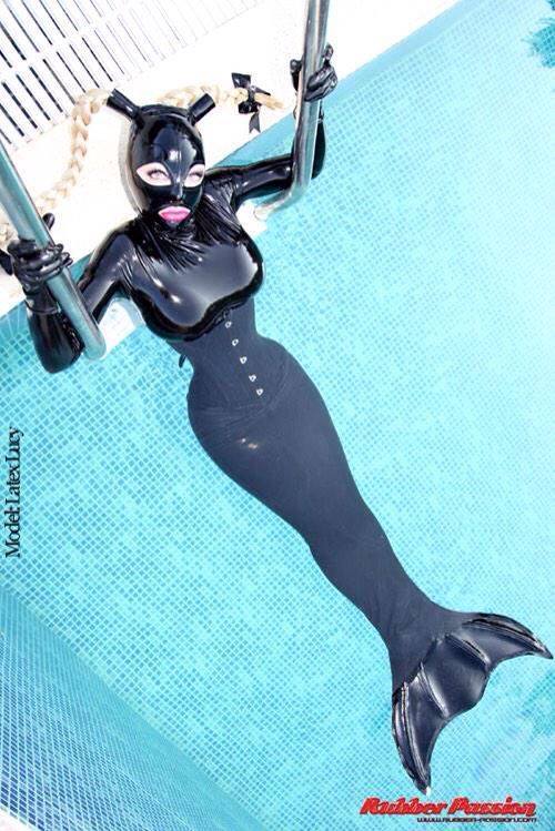 kinkylatexpuppy: rubberreflections: Rubber Reflections - The best latex fetish images from the web a