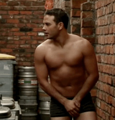 queensaver:  Ryan Thomas - chunky monkey… mmm.  