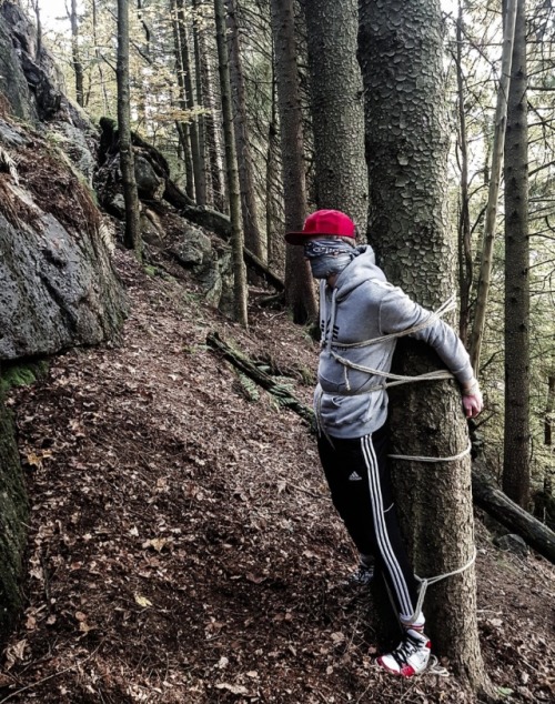 dtboy22: ropejeanssocks: Nothing like going out to enjoy nature… Sweet, I made the cut. Lol