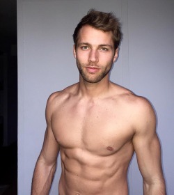 bonitominino:  Kacey Carrig | Instagram: @kaceycarrig  