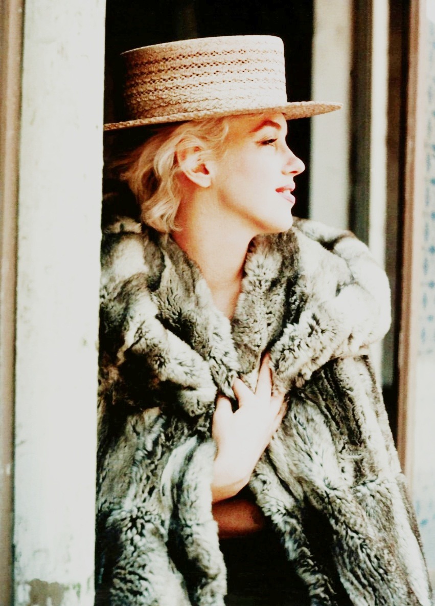 sublimemarilynmonroe-blog:  Marilyn Monroe, photographed by Milton Greene 1954. 