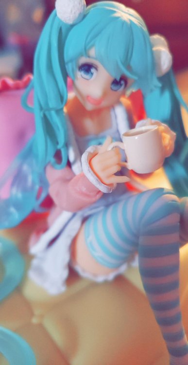 prepainted:a miku that i got for christmas! she’s very cute@xanderrx​ it’s the taito casual clothes 