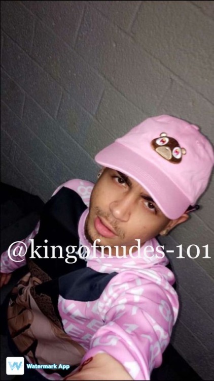 king-of-nudes:  KIK OR EMAIL ME IF YOU WOULD LIKE TO BUY LUIS’S PICS AND VIDEOS 👀😋💦🍆🍑 Kik: kingofnudes101  Email: kiing1147@gmail.com  Damm I been dying to see his nudes!😋