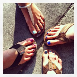 ingridkantola:  Obligatory post-pedicure foot pic. @loshield @lrychel @alliemiller   #latergram #toes #feet #pedicure #nailpolish #foot #rainbows #flipflops  (at Simply Green Day Spa)