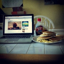 kodak-taught-me:  lovexchristian:  Good life  pancakes &lt;3 
