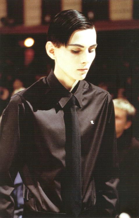 Porn yigj:  Raf Simons autumn—winter 1998—99 photos