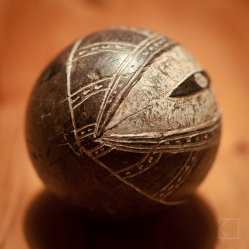 kohdiphoto: Finished Moitey “3″ eyeball artifact from Riven, carved out of an old croquet ball and painted to taste.    There are several other excellent replicas out there but it always bothered  me that none were made from wood as seen in-game,