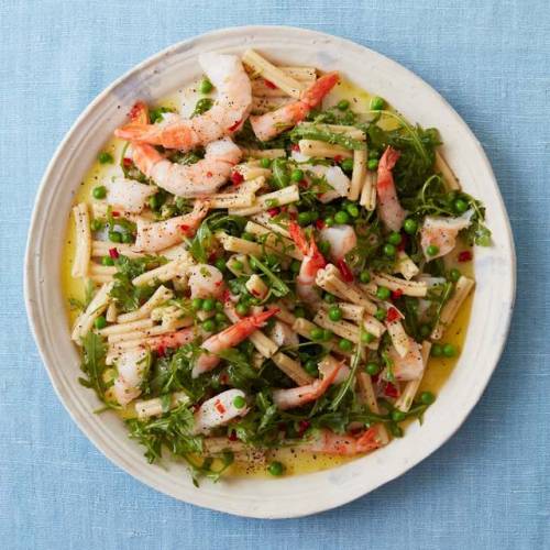 Pea, chilli and prawn pasta