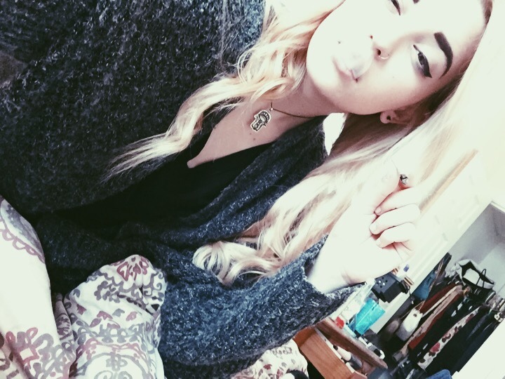 pompousvagina:  smokin jays 🌸