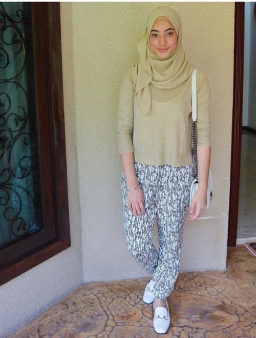 Ameera (Adik Neelofa) Malay sexy hijab..