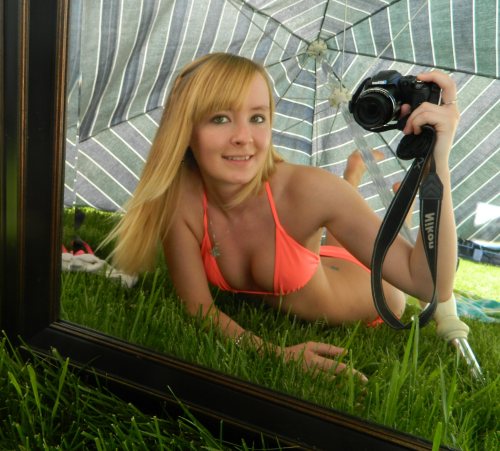 Porn lilholly brought a mirror and an umbrella photos