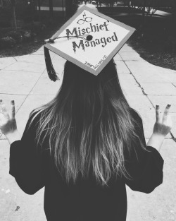 ofpotterandwho:  Peace out, nerds. 🎓⚡️✌🏻