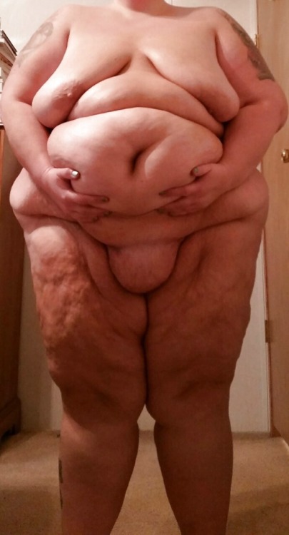 fatssbbwfeedeesandfeeders: Wanna hook up with a horny fatty? - CLICK HERE!