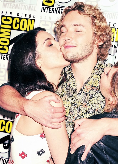 iwillneverletgoipromise: Adelaide Kane and Toby Regbo on the press line for ‘Reign’ at C