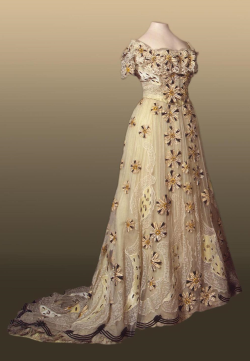 a-hulder:Evening and Ball gowns worn by Tsarina Alexandra Feodorovna, 1890s-1900s