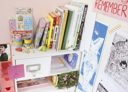 theskinnyartist:Better photos of my workspace this summer back at home! 