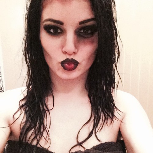 Glampire hottie Paige selfies!