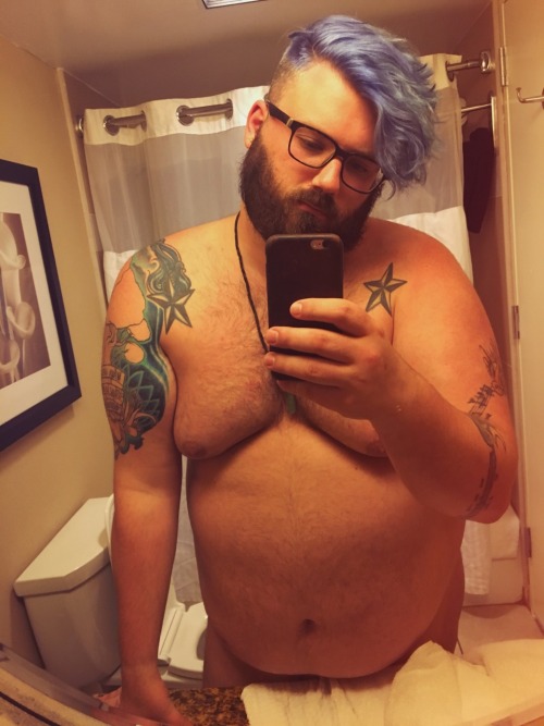 gaygainer86:  beardedsaint:  Well Tidal Wave 2k16, it’s been wonderful as usual. Till next year. Merebear out.  Sexy cub. Woof