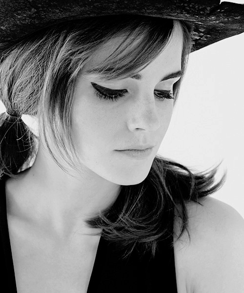 ewatsondaily:  New outtake of Emma Watson for Elle 