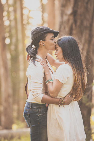 liquorinthefront:  Such beautiful engagement photos! Alicia Gines Photography 
