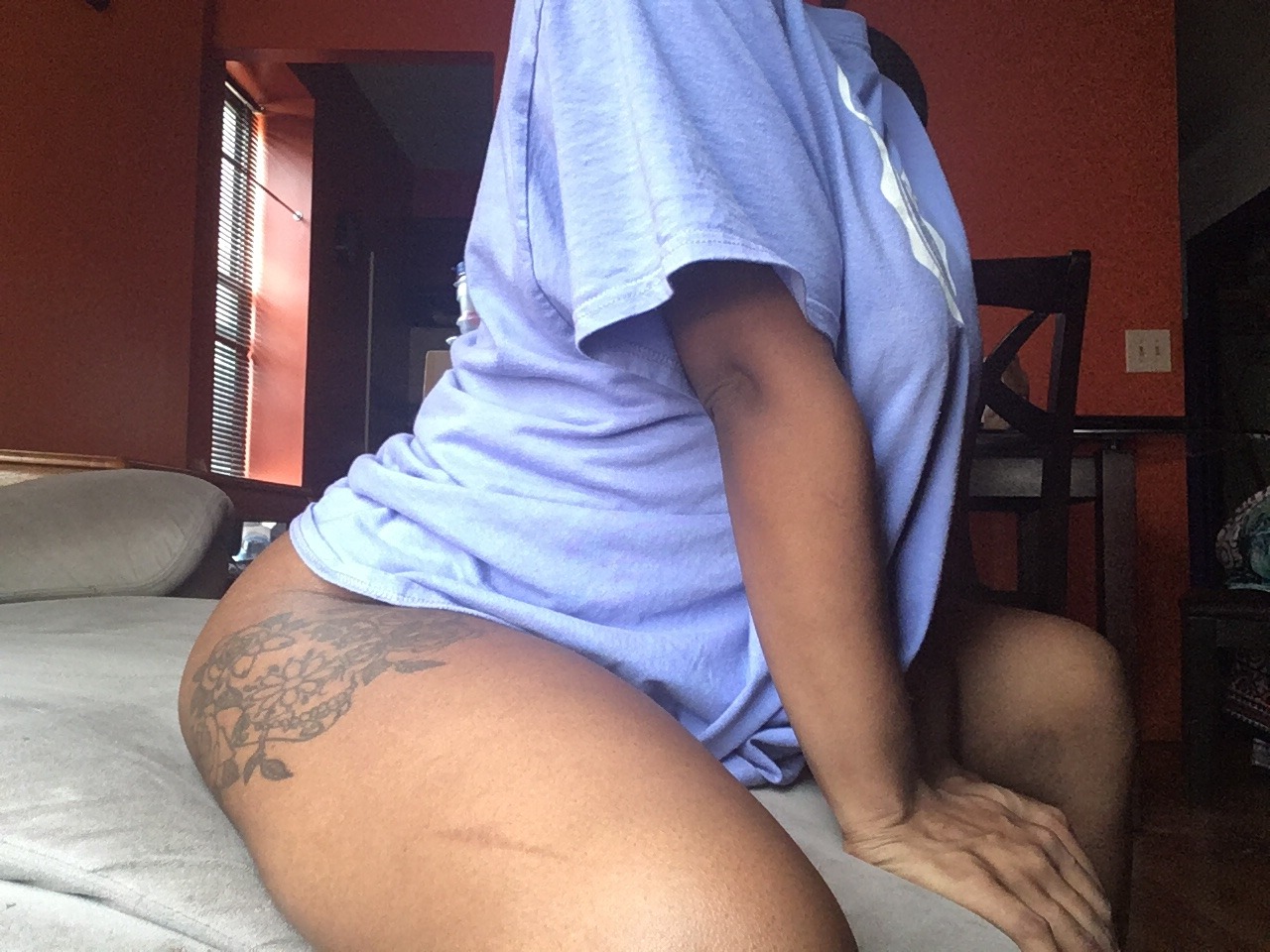 svdneko: big shirts with nothing underneath 💓 