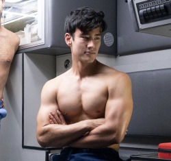 men-with-black-hair:Grey’s anatomy star Alex Landi tells Pink News:“I’m trying