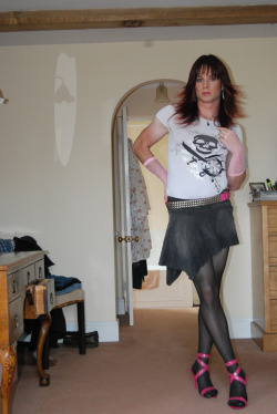 crossdressing-passion:  hot crossdressing and shemale webcams: http://bit.ly/17u0Jgz More amateur crossdressing photos: http://ift.tt/1mp6dTY 