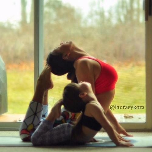 safetypin-up:  southerngirlfitness:  tonedbellyplease:  I’ve reblogged this before but it’s just too precious  ♥♥  I need to learn yoga now so I can do this with my future child   Mi hija :3