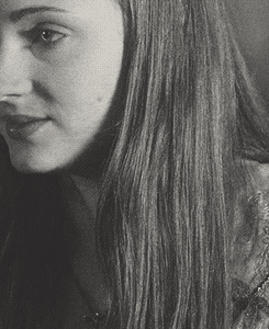 twistdmentality:You were Robert’s queen.And you will be Joffrey’s.