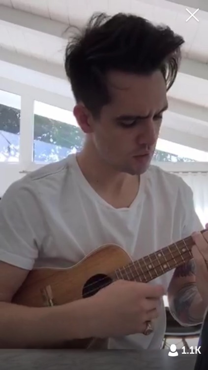 marchingclocks:One of my favorite periscopes. Brendon playing the ukulele is adorable. He played “to