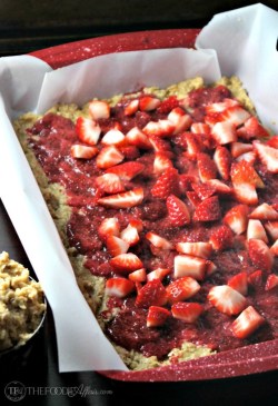 foodffs:  Strawberry Oat Bars with Chia JamReally