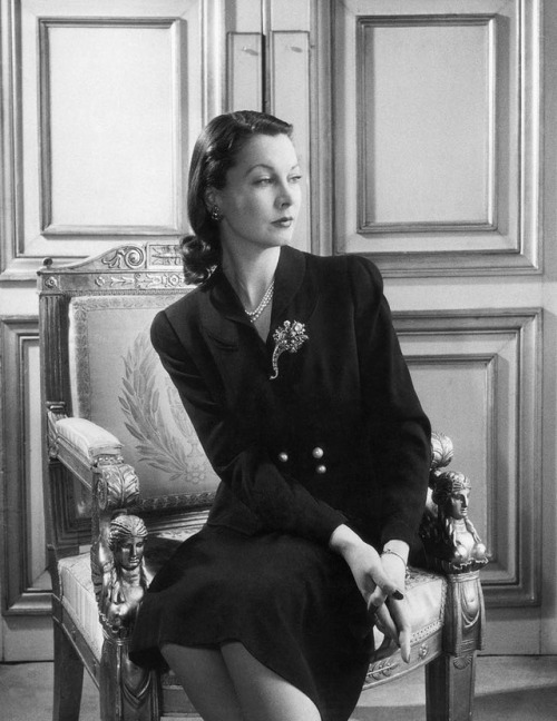 mydivasfan: Vivien Leigh is exquisite in this photo by Willy Maywald for French Vogue