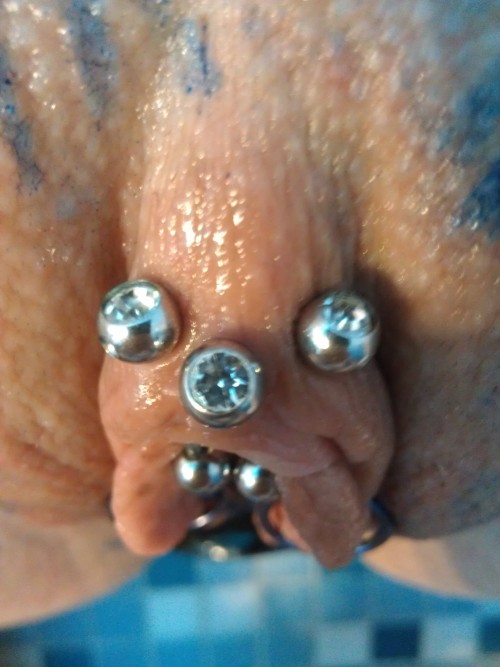 http://women-with-huge-labia-rings.tumblr.com/post/125930660935