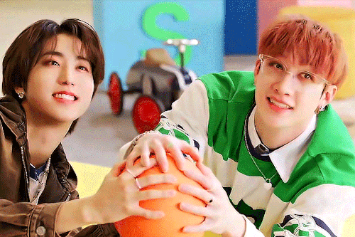 HAN (+ CHAN) SKZ TOY WORLD VCR