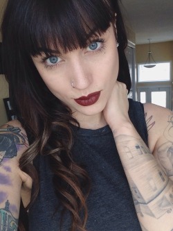 slowlorrris:  marissamayxo:  Today sucks but new lipstick does not.  Prefect human 💞 