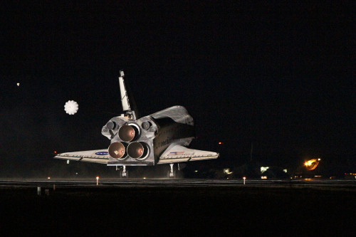 humanoidhistory:February 21, 2010 — The Space Shuttle Endeavour makes a night landing on Runway 15 a