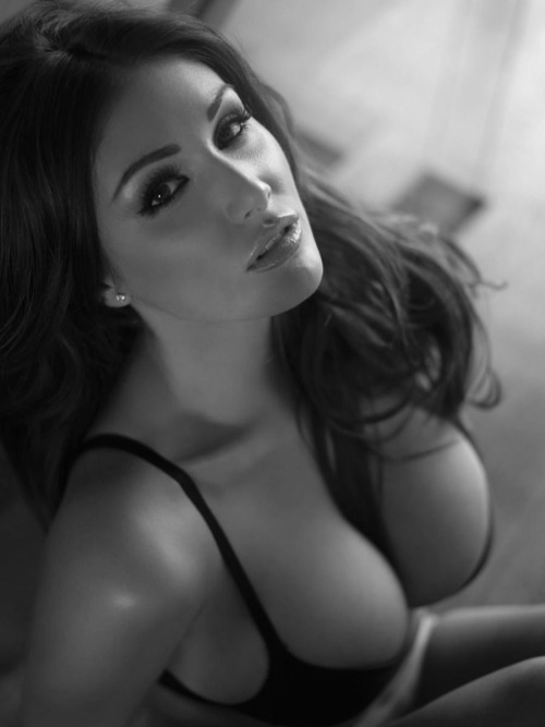 sextheque:  Lucy Pinder Black and White adult photos