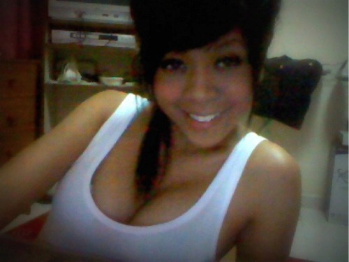 nvtothedblf:  mat62:  who can find this girl ? tetek die besar sial   Tity tinggal yishun. Ex o