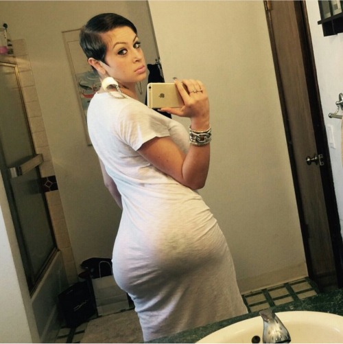 alliwantispussy:  kingjslm:  Dam that is fuck nice and thick cute too  OH MY