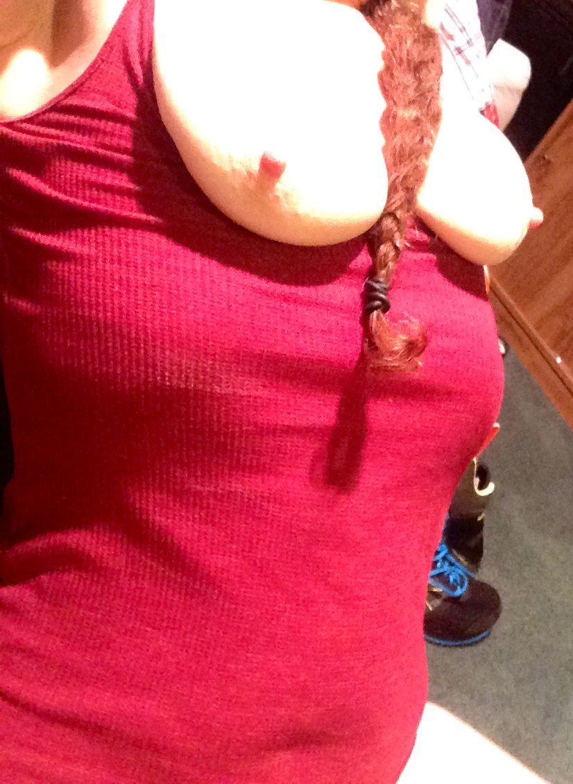 jellybeanphalange:  Feeling frisky after my shower last night.
