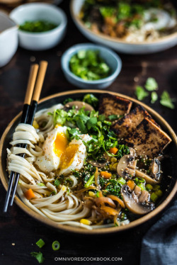 foodffs:  Chinese Vegetarian Noodle Soup (中式素汤面) - Vegetarian Noodle Soup is a hearty one-bowl dinner you can put together in 20 minutes. Recipe =&gt; http://omnivorescookbook.com/vegetarian-noodle-soup/ #chinese #vegetarian #vegetable #glutenfree