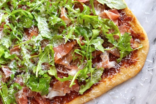 yummyinmytumbly:  FIG, PROSCIUTTO & ARUGULA