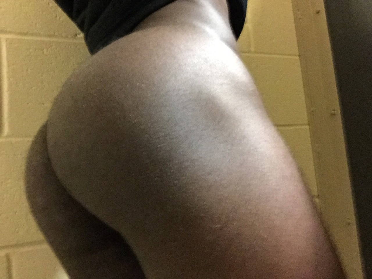 myjuicybootyhole:  My Big booty 😋😋