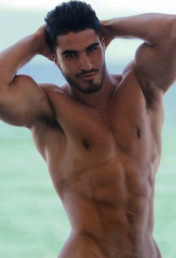 supervillainl:  My tongue wants every inch of this buff body.