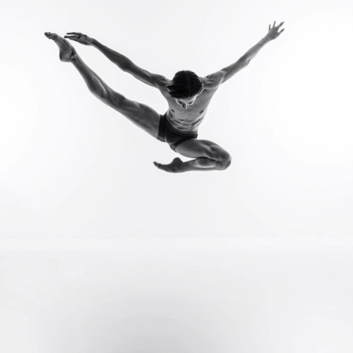 pas-de-duhhh:Kalle Wigle dancer with Royal Ballet School Photographed by Johan Persson